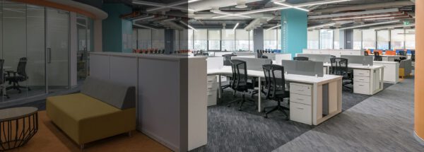 Văn phòng hiện đại rộng rãi với thiết kế mở và nội thất tinh tế