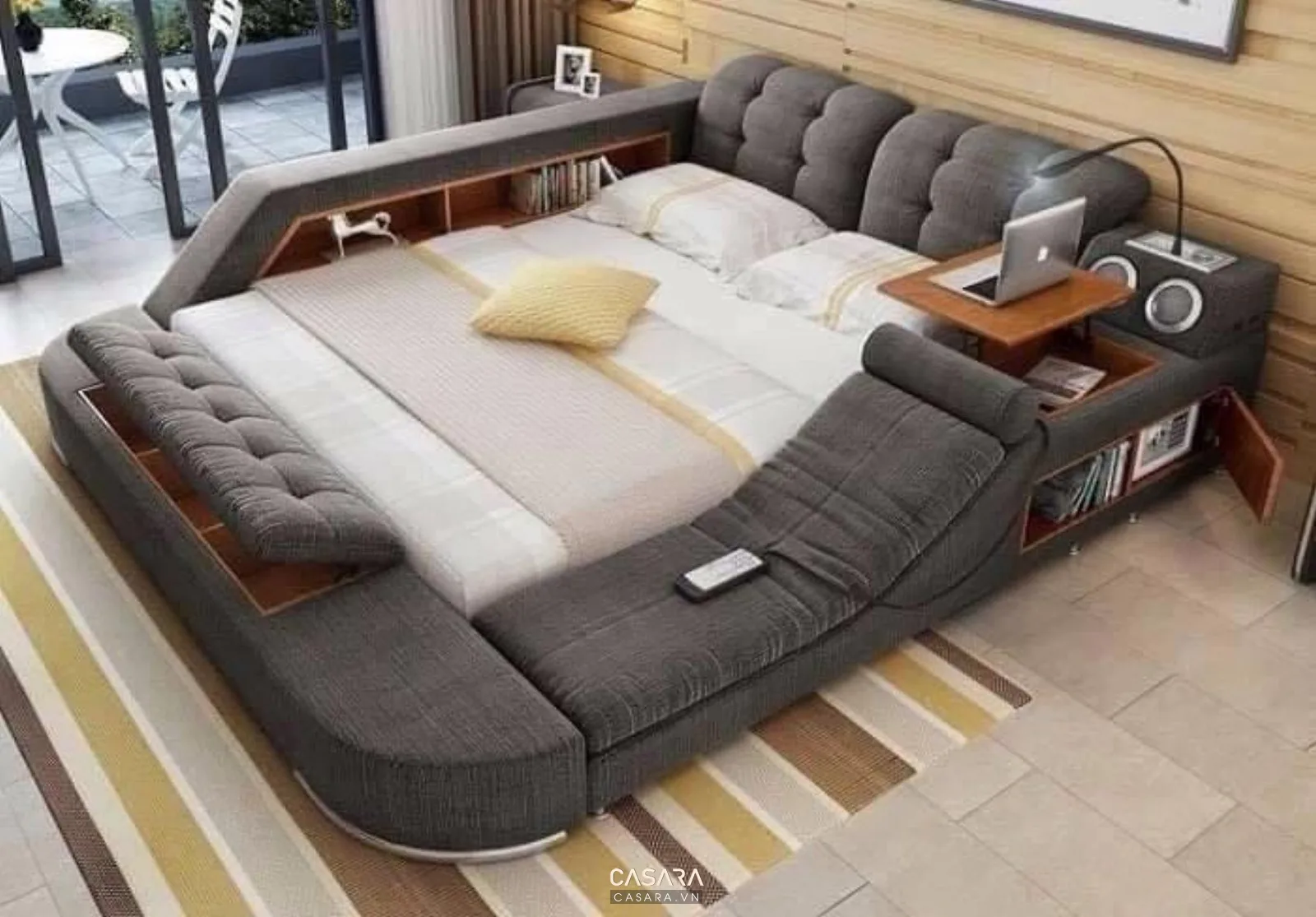 Phòng ngủ căn hộ Hà Nội với giường thông minh và tủ áo gỗ sáng