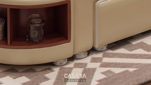 Góc tủ sofa màu kem với ngăn chứa đồ trang trí nhỏ xinh.