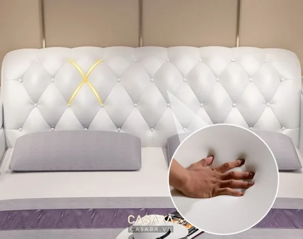 Giường ngủ trắng tinh tế, êm ái với độ lún sâu ấn tượng.