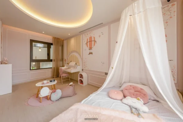 Phòng ngủ bé gái màu hồng pastel, thiết kế mơ màng, ấm áp.