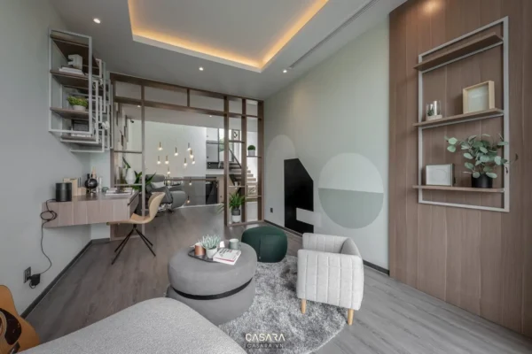 Phòng khách hiện đại, tối giản với nội thất gỗ và ánh sáng ấm áp.