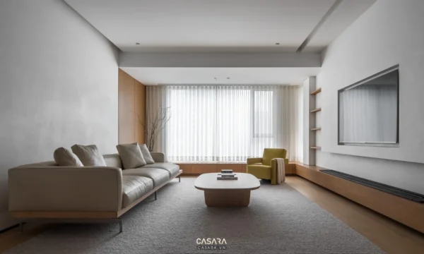 Phòng khách tối giản, hiện đại với nội thất màu trung tính ấm áp.