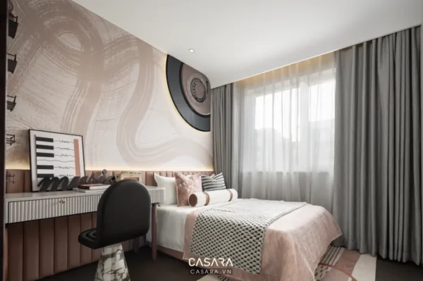 Phòng ngủ hiện đại, ấm cúng với tông màu trung tính và họa tiết trừu tượng.