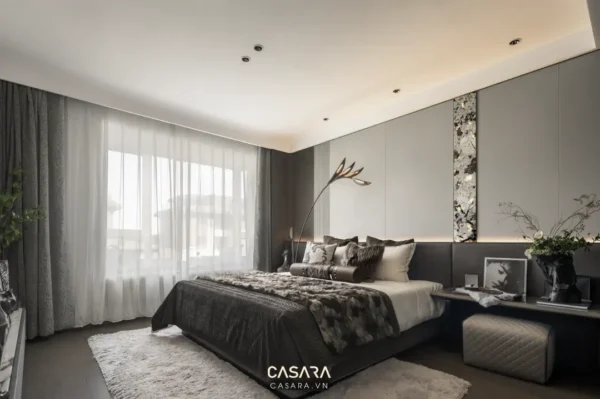 Phòng ngủ hiện đại, sang trọng với tông màu xám chủ đạo, ánh sáng dịu nhẹ.