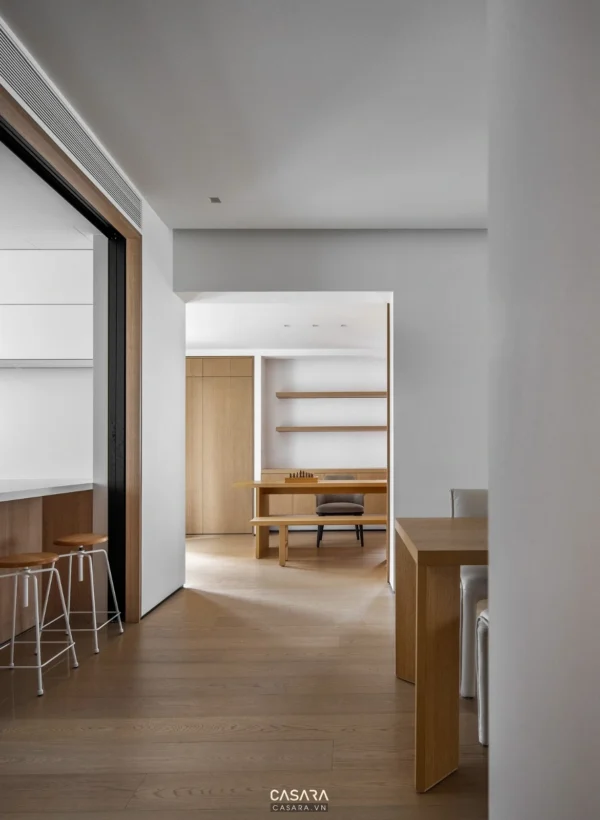 Nội thất hiện đại tối giản với tông màu trắng, gỗ chủ đạo.