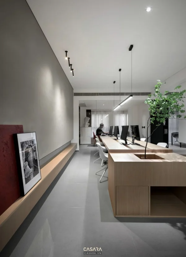 Văn phòng làm việc hiện đại, tối giản với tông màu trung tính.