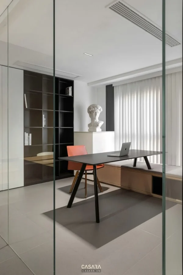 Phòng làm việc hiện đại, tối giản với nội thất đen trắng tinh tế.