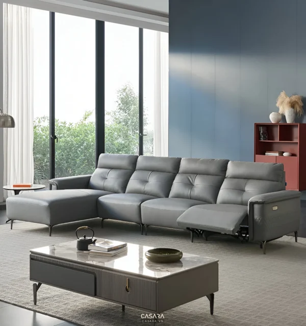Phòng khách hiện đại với bộ sofa da xám tinh tế, sang trọng.