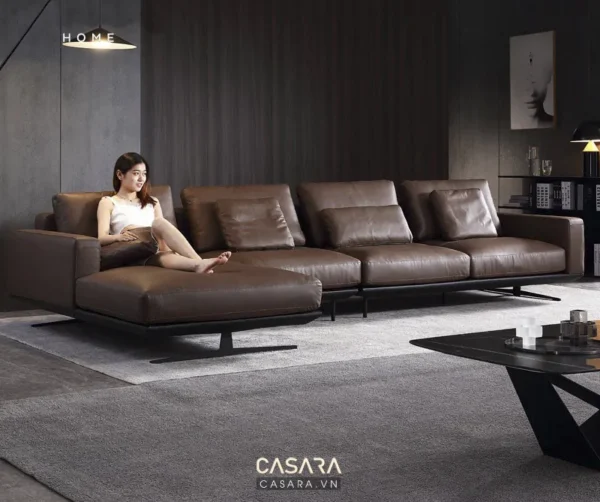 Ghế sofa da nâu hiện đại, sang trọng trong không gian phòng khách.