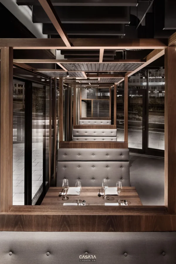 Khu vực bàn ăn sang trọng với thiết kế tối giản, hiện đại.