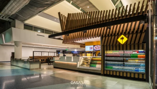 Quầy hàng ăn nhanh hiện đại, thiết kế mở tại sân bay.