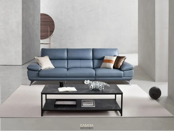 Phòng khách hiện đại với sofa màu xanh lam và bàn trà đen.