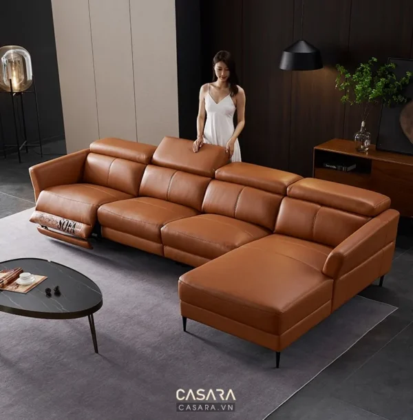 Phòng khách sang trọng với bộ sofa da màu nâu hiện đại, tinh tế.