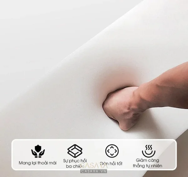 Nệm trắng mềm mại, có độ đàn hồi tốt, mang lại cảm giác thoải mái.