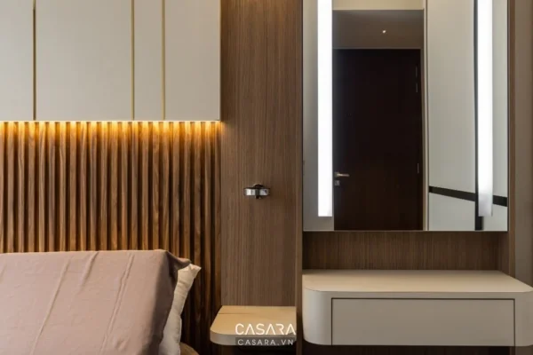 Phòng ngủ hiện đại, tối giản với gỗ và ánh sáng ấm áp.