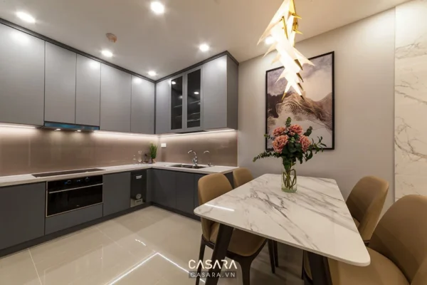 Phòng bếp hiện đại, sang trọng với thiết kế tối giản, tinh tế.