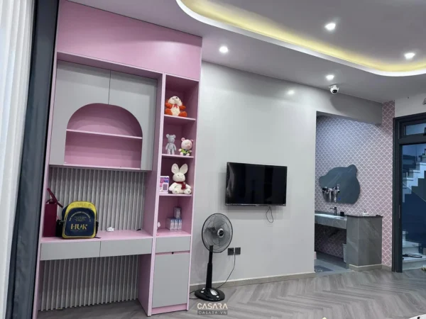 Phòng trẻ em hiện đại, màu hồng chủ đạo, thiết kế thông minh.
