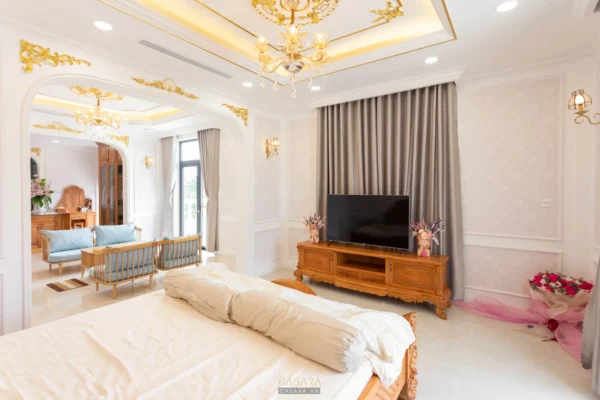 Phòng ngủ tân cổ điển sang trọng với nội thất gỗ ấm áp.