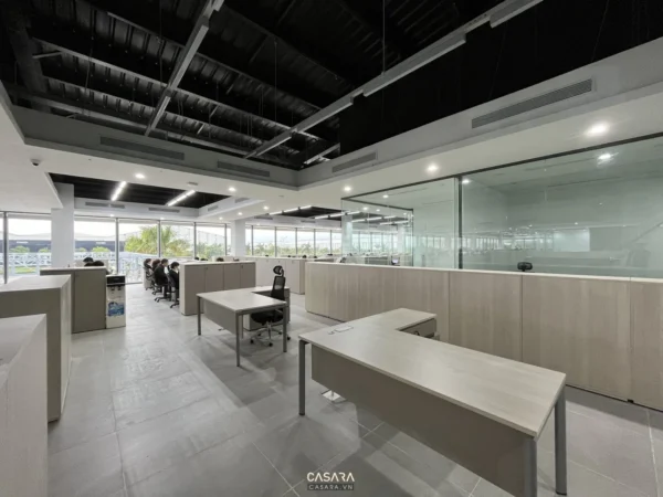 Văn phòng làm việc hiện đại, rộng rãi với thiết kế tối giản.