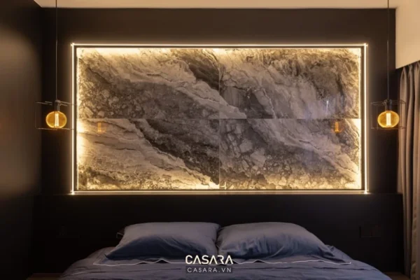 Phòng ngủ sang trọng với bức tranh đá cẩm thạch ấn tượng.