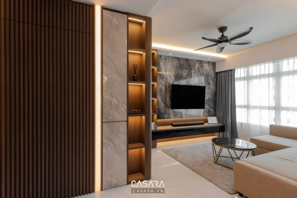 Vật liệu gỗ sáng đá vân nhẹ sofa vải trung tính trong căn hộ 70m2