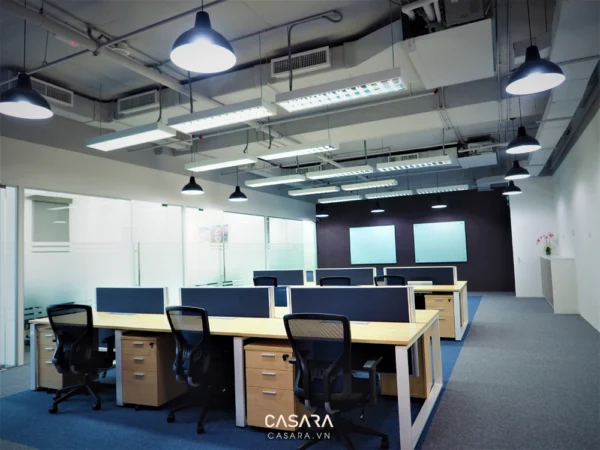 Văn phòng làm việc hiện đại, thoáng đãng với thiết kế tối giản.