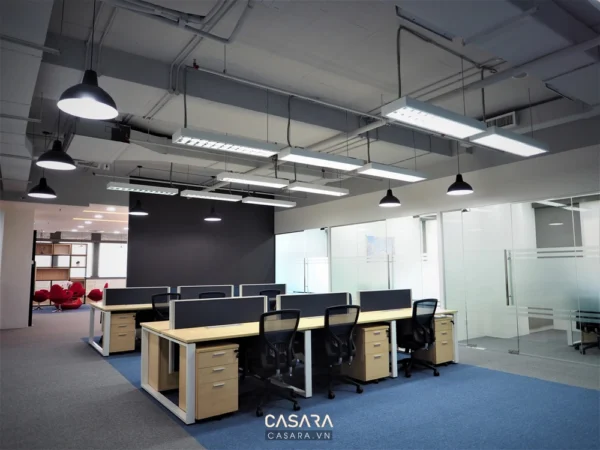 Văn phòng làm việc hiện đại, thoáng đãng với thiết kế tối giản.