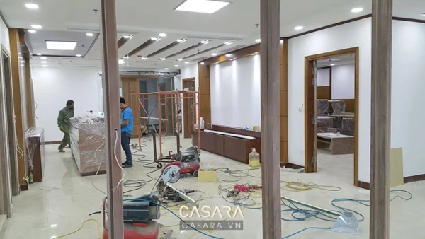 Không gian nội thất đang trong quá trình thi công, trang trí.