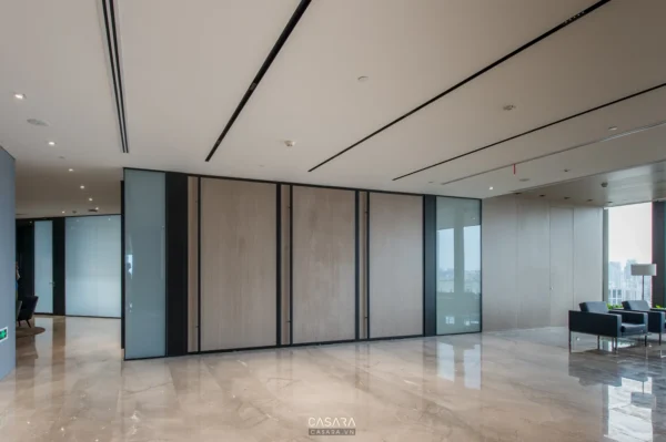 Không gian văn phòng hiện đại, sang trọng với vách ngăn di động.