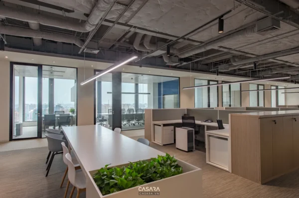 Văn phòng hiện đại, thoáng đãng với thiết kế tối giản, view thành phố.