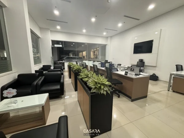 Không gian văn phòng hiện đại, thoáng đãng với nội thất tối giản.