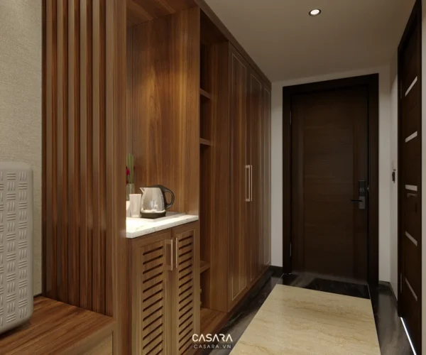 Nội thất gỗ ấm cúng, hiện đại với khu vực trà và tủ quần áo lớn.