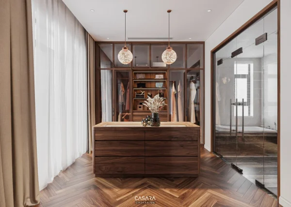 Phòng thay đồ sang trọng với tủ gỗ và ánh sáng ấm áp.