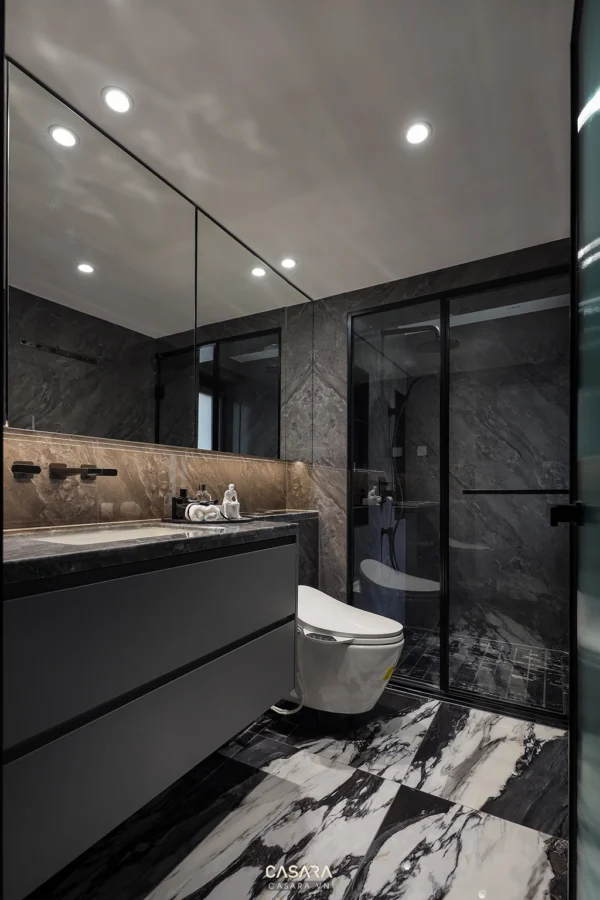 Phòng tắm hiện đại, sang trọng với tông màu xám chủ đạo.