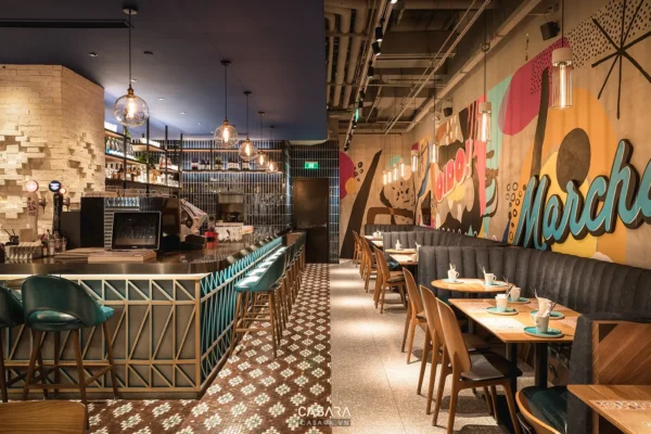 Không gian quán Cabara với thiết kế độc đáo, hiện đại và đầy màu sắc.