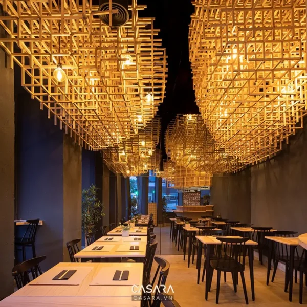 Không gian nhà hàng Casara với thiết kế đèn độc đáo, ấn tượng.