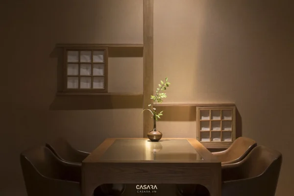 Góc phòng tối giản, ánh sáng dịu nhẹ, đậm chất Á Đông.