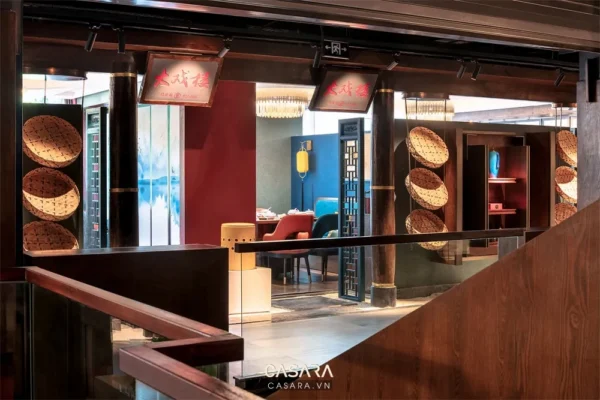 Góc quán ăn mang phong cách kiến trúc Á Đông truyền thống.