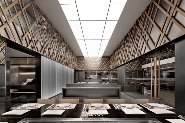 Không gian nội thất hiện đại với thiết kế trần và tường độc đáo.