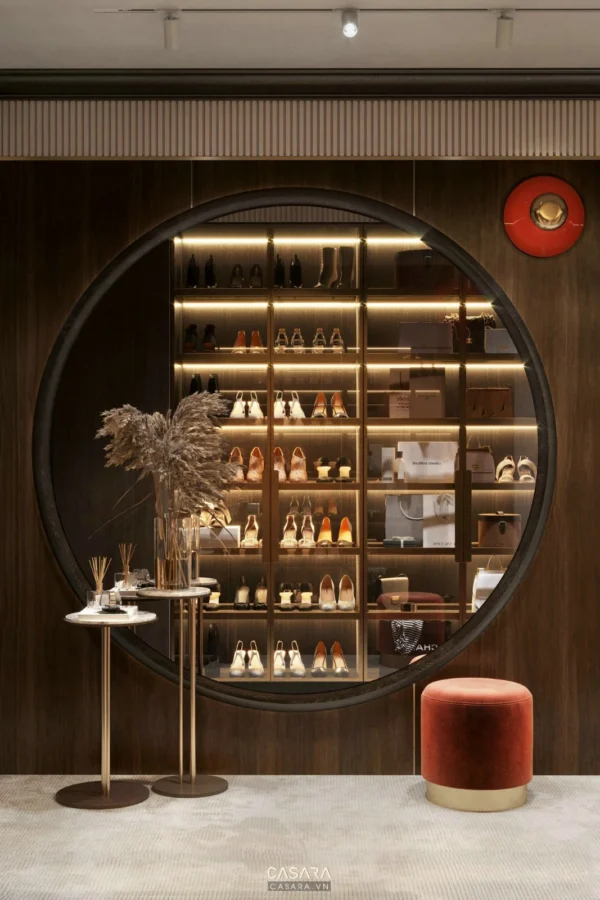 Tủ giày hình tròn hiện đại, sang trọng trong không gian nội thất ấm cúng.
