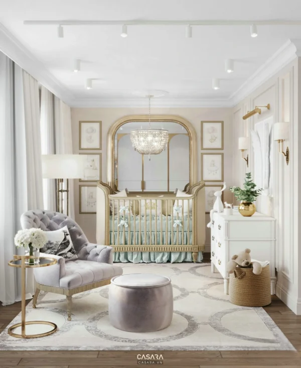 Phòng em bé sang trọng với giường cũi và ghế bành êm ái.