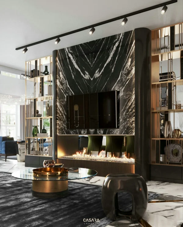 Phòng khách sang trọng với điểm nhấn là lò sưởi ốp đá đen.