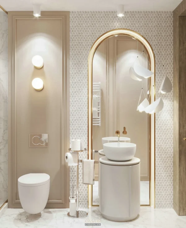 Phòng tắm hiện đại, sang trọng với tông màu be chủ đạo và điểm nhấn vàng.