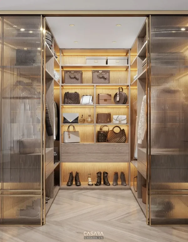 Tủ quần áo hiện đại, sang trọng với ánh sáng vàng ấm áp.