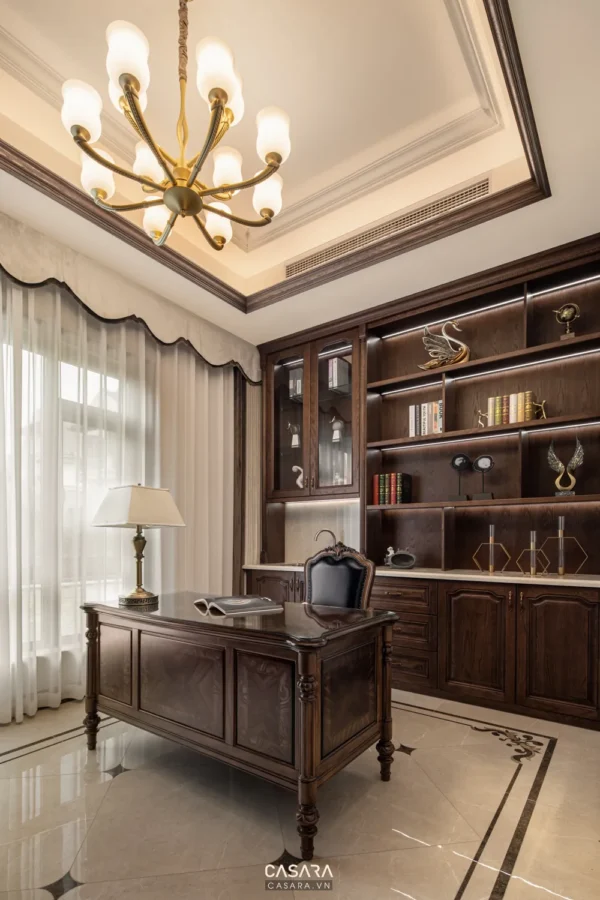 Phòng làm việc sang trọng với nội thất gỗ cổ điển, ánh sáng ấm áp.