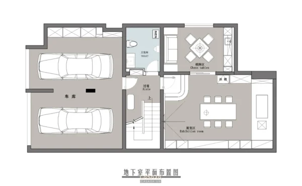 Bản vẽ mặt bằng tổng thể của một khu nhà bao gồm гараж, phòng trưng bày và phòng vệ sinh.
