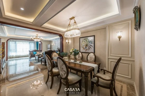 Phòng ăn tân cổ điển trang nhã với nội thất gỗ sang trọng.