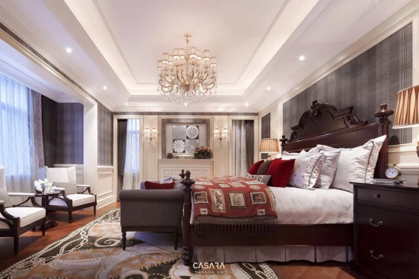 Phòng ngủ sang trọng, ấm cúng với nội thất cổ điển và ánh sáng dịu nhẹ.