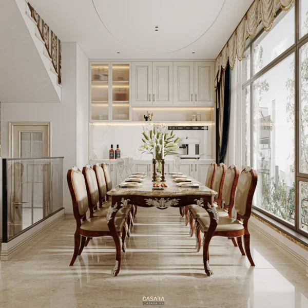 Phòng ăn sang trọng với nội thất gỗ cổ điển và ánh sáng tự nhiên.